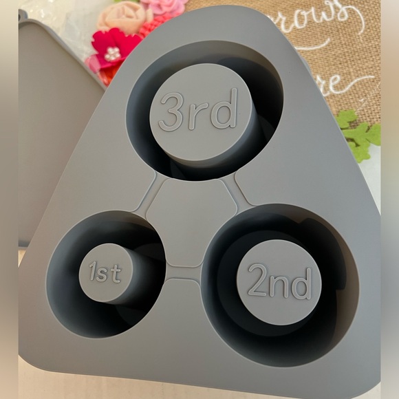 Ice Cube Tray Large Capacity Ice Lattice with Cover NEW!!! - Picture 5 of 10